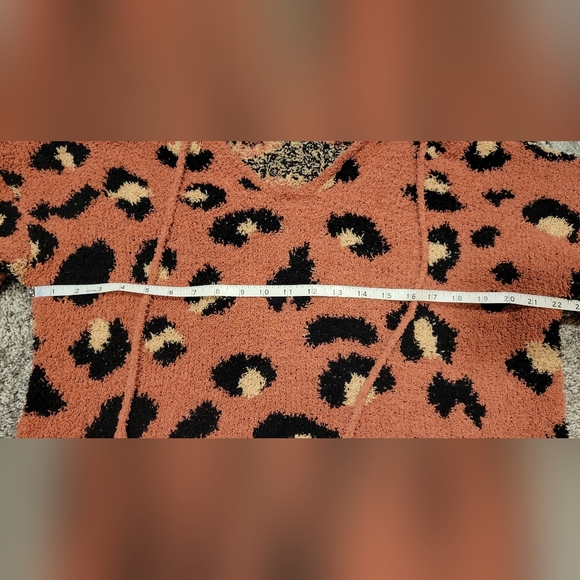 New In Brick Red Leopard Hooded Sweater Size M - Picture 3 of 5